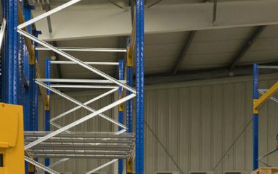 Qué debo adquirir antes: las estanterías o las carretillas